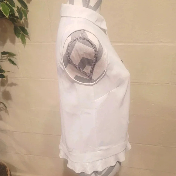 CAbi Style #3439 Pleated Hem Sleeveless Blouse Top Size XS White Button Up - Picture 4 of 10